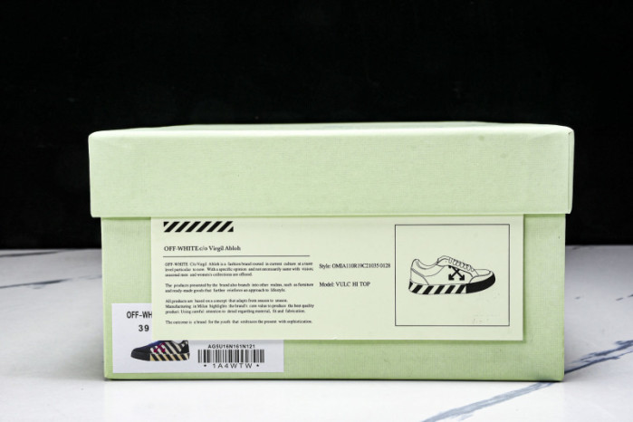 Off-White c/o Virgil Abloh