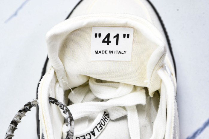 Off-White c/o Virgil Abloh