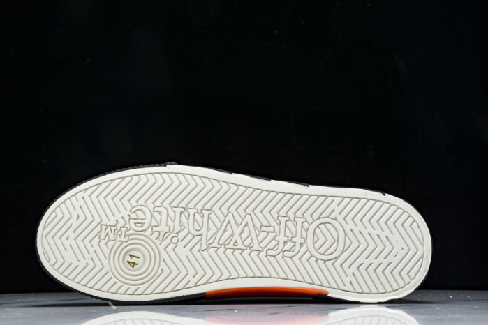 Off-White c/o Virgil Abloh