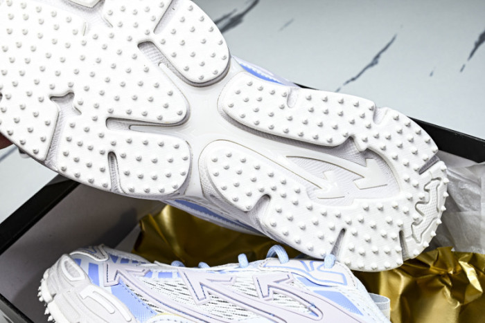 Off-White c/o Virgil Abloh