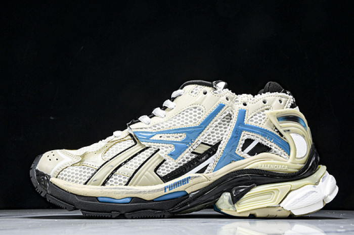 Ba*len*cia*ga Runner 677403 W5RH6 0312