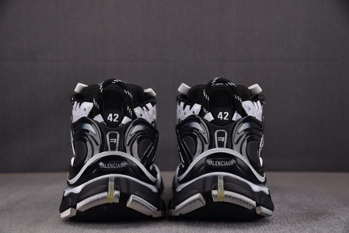 Ba*len*cia*ga Runner 772774 W3RMU 9010