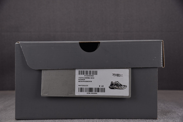 Ba*len*cia*ga Runner 772774 W3RMU 9010