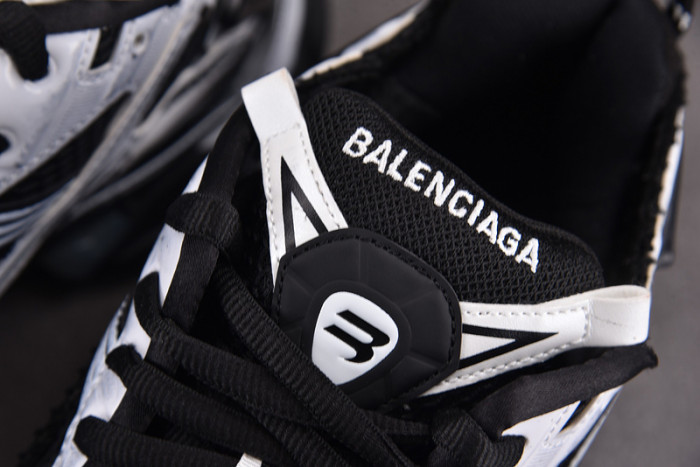 Ba*len*cia*ga Runner 772774 W3RMU 9010