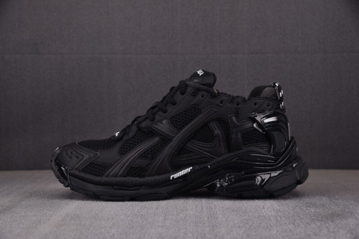 Ba*len*cia*ga Runner 772767-W3RMU-1100