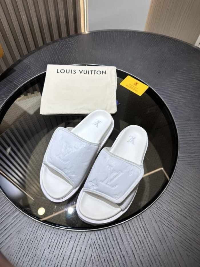 L0VT SANDALS