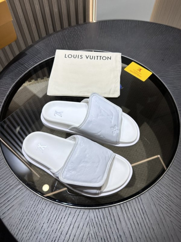 L0VT SANDALS