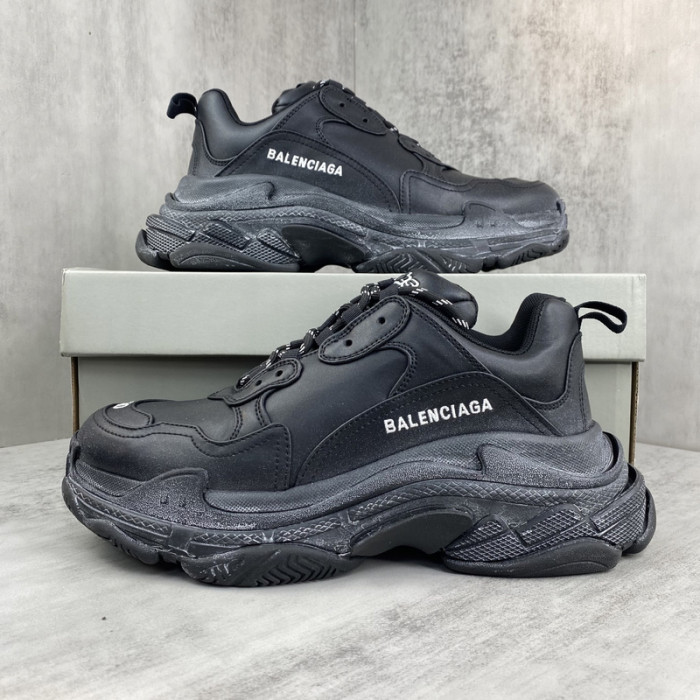 Ba*len*cia*ga Triple S SNEAKER