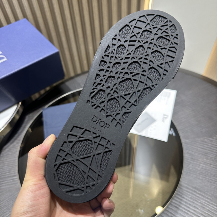 D*0r B33 SNEAKERS D20004