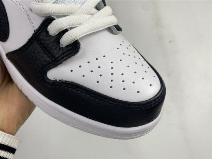Nike Dunk SB Low “Yin Yang