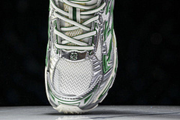 Off-White c/o Virgil Abloh