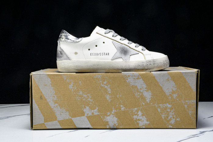 Golden Go*e S*per-Star SNEAKER GG08