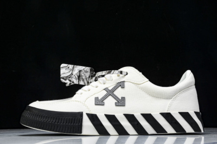 Off-White c/o Virgil Abloh