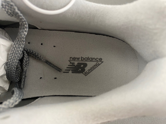 New Balance ML2002RC