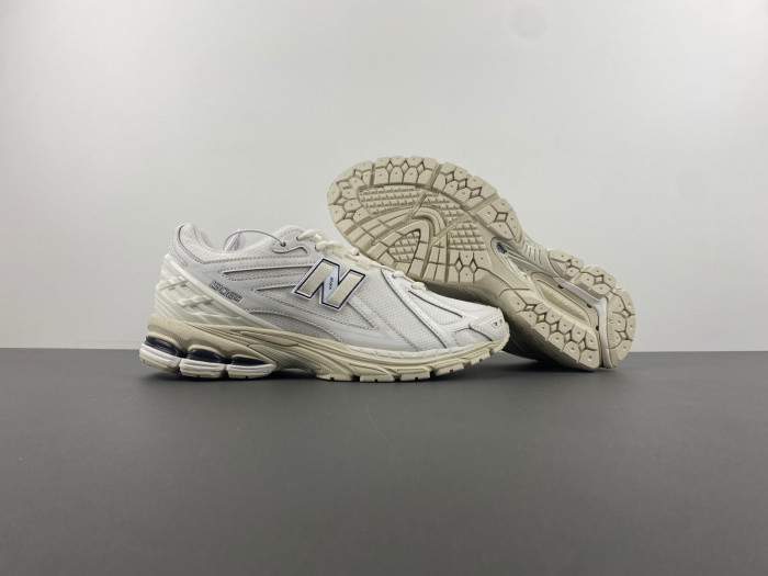 New Balance M1906RWW