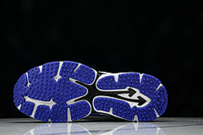 Off-White c/o Virgil Abloh