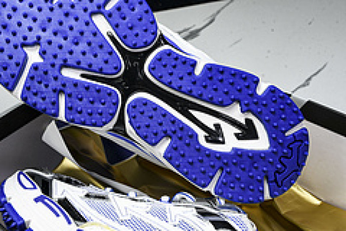 Off-White c/o Virgil Abloh