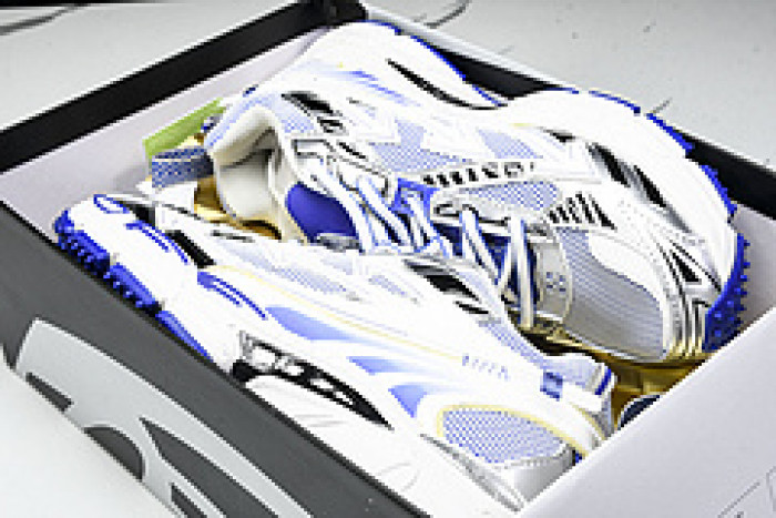 Off-White c/o Virgil Abloh