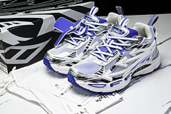 Off-White c/o Virgil Abloh