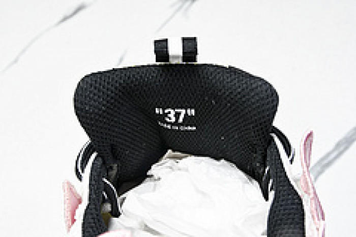 Off-White c/o Virgil Abloh