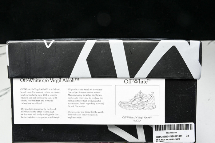 Off-White c/o Virgil Abloh