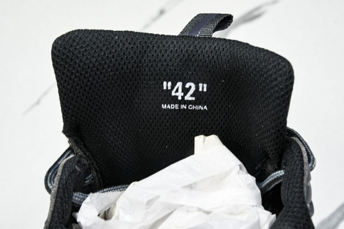 Off-White c/o Virgil Abloh