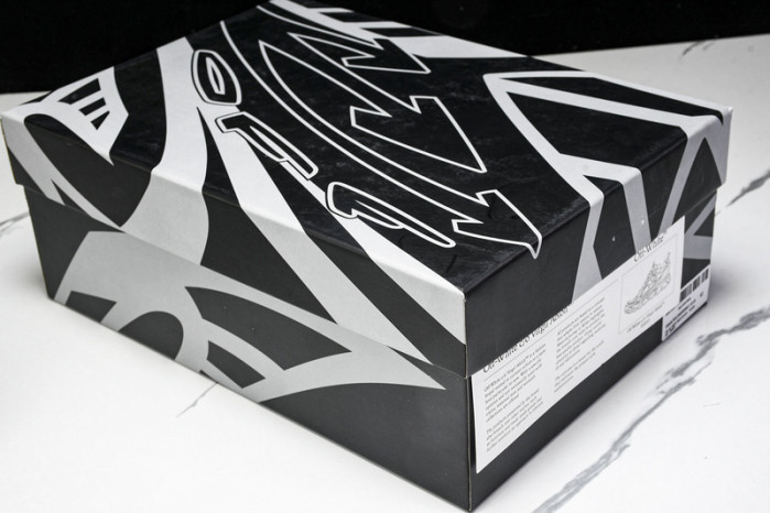 Off-White c/o Virgil Abloh