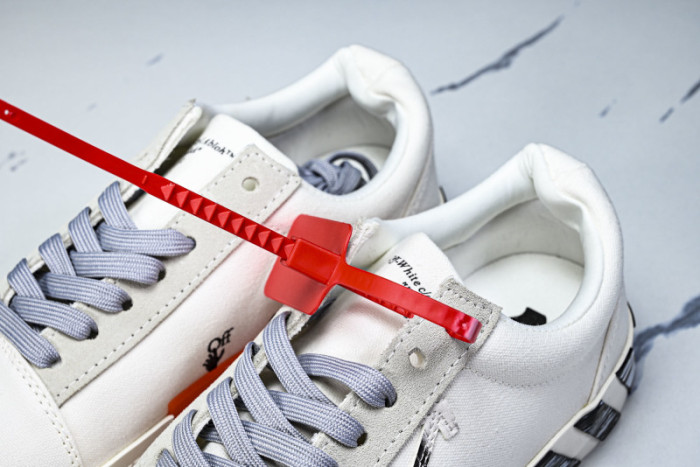 Off-White c/o Virgil Abloh