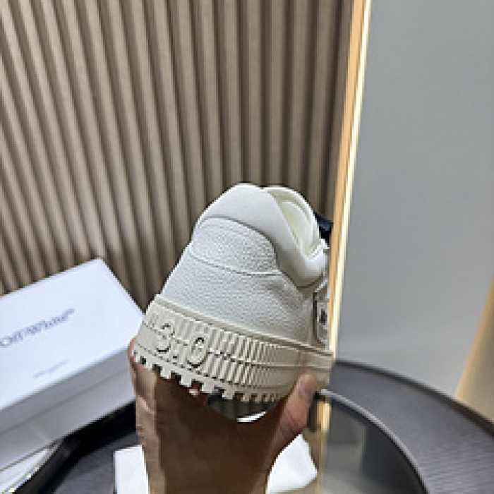 Off-White c/o Virgil Abloh