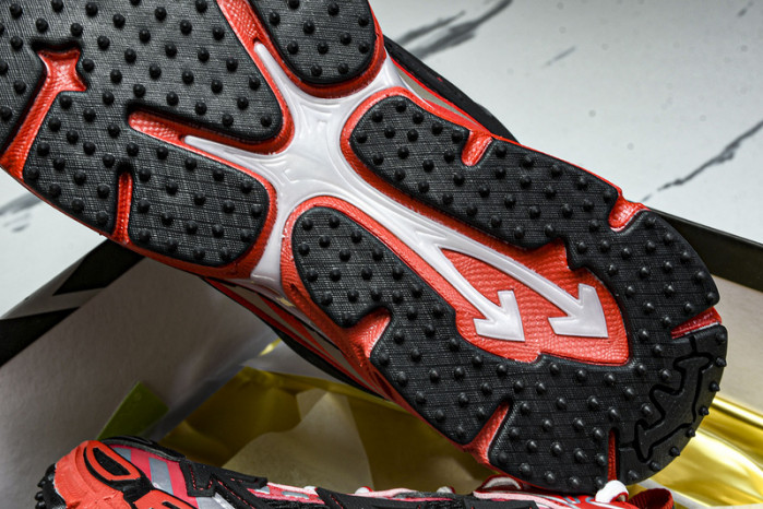 Off-White c/o Virgil Abloh