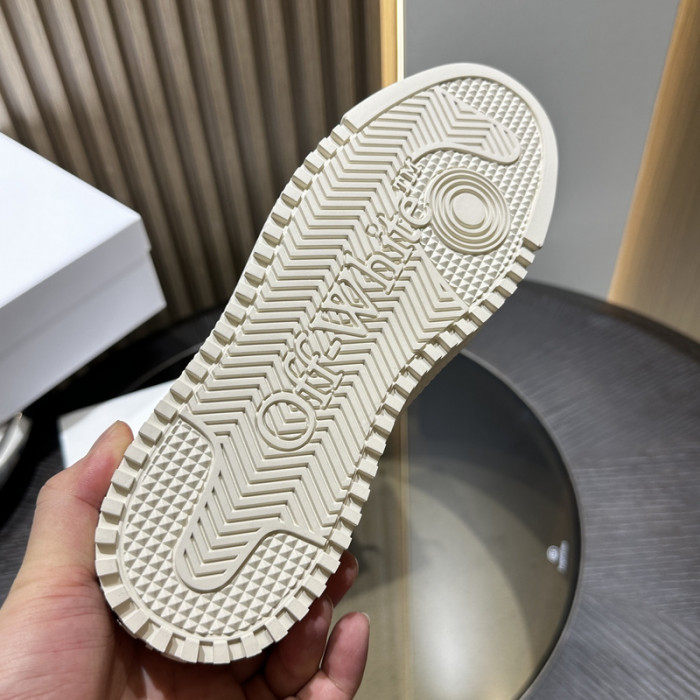 Off-White c/o Virgil Abloh