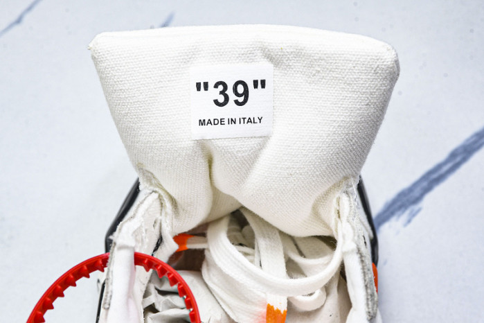 Off-White c/o Virgil Abloh