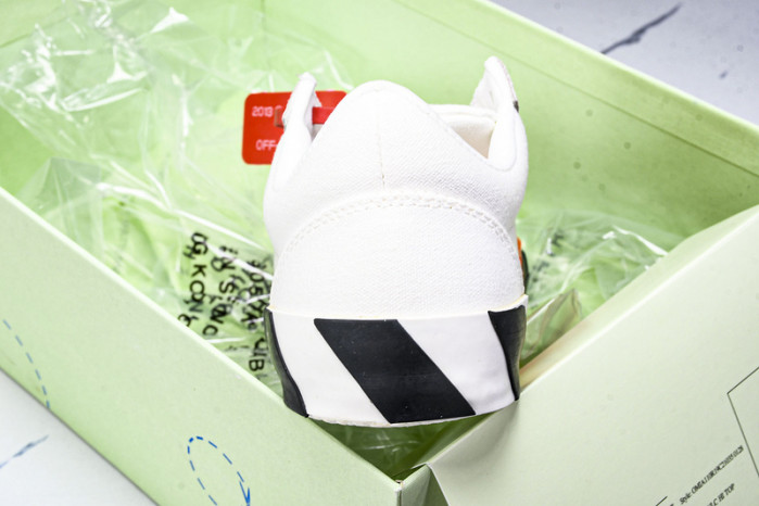 Off-White c/o Virgil Abloh