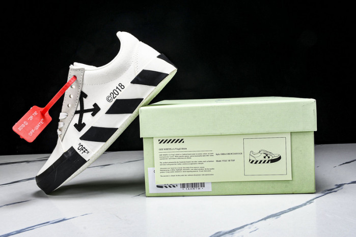 Off-White c/o Virgil Abloh