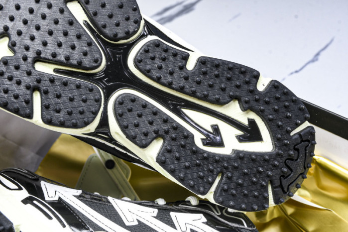 Off-White c/o Virgil Abloh