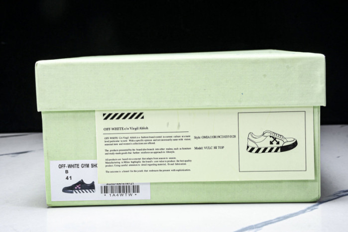 Off-White c/o Virgil Abloh