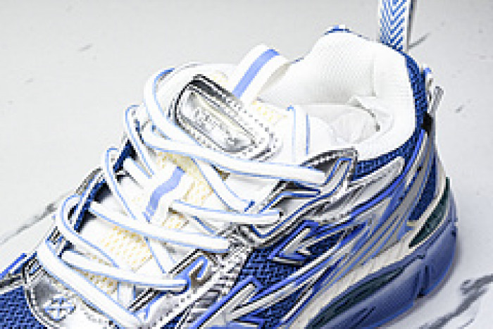 Off-White c/o Virgil Abloh