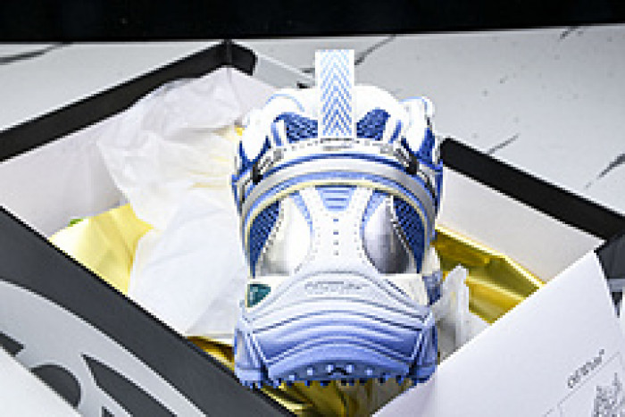 Off-White c/o Virgil Abloh