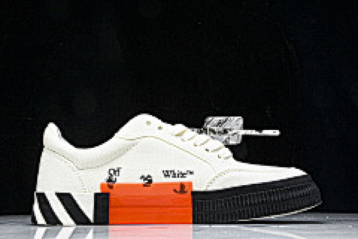 Off-White c/o Virgil Abloh