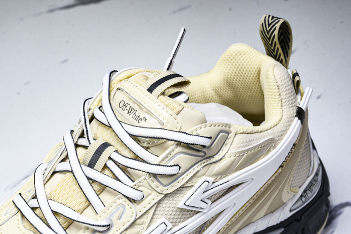 Off-White c/o Virgil Abloh