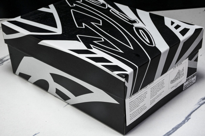 Off-White c/o Virgil Abloh