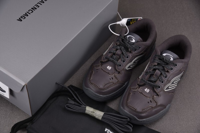 Ba*len*cia*ga Hamptons Worn-Out